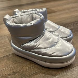 UGG CLASSIC MAXI MINI METALLIC SILVER SHEARLING WOMEN'S BOOTS SIze 5